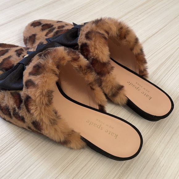 LIKE NEW. Kate Spade Leopard faux fur slide/mule with black bow detail - Picture 3 of 8